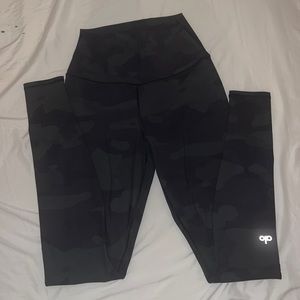 green camo alo leggings